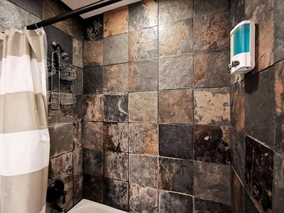 Amazing Locale 2Kingbr 1Bth Villa Канзас Сити Екстериор снимка